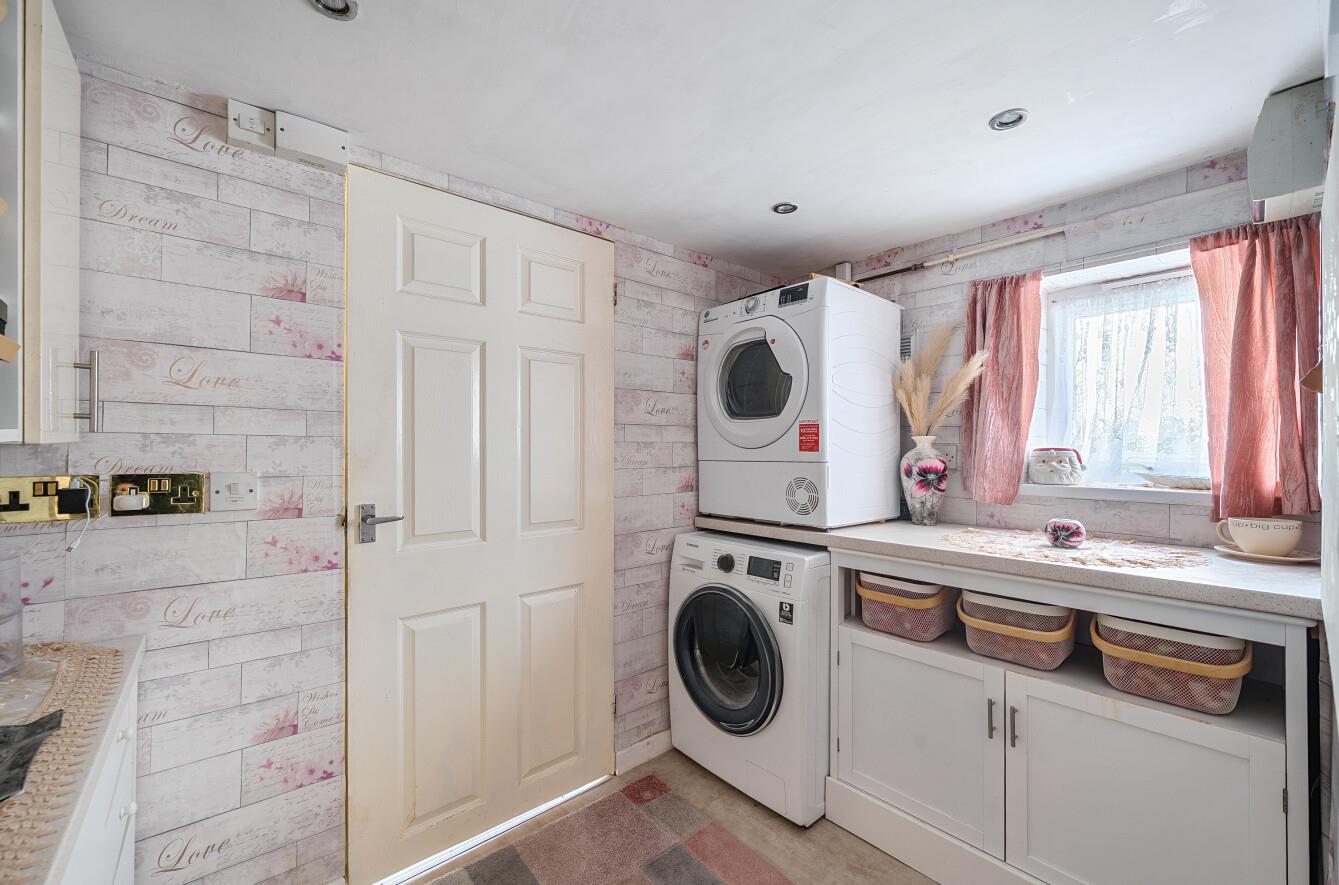 Vera Road, Clydach, Swansea, SA6 5QE